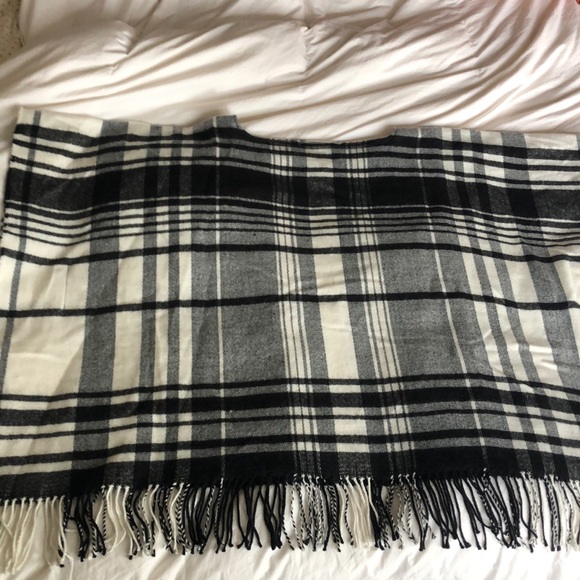 a new day Sweaters - Women's Plus Plaid Poncho - Black One Size